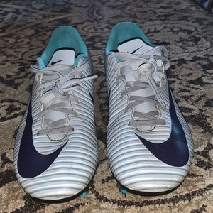 Nike Women’s 9.5 Soccer Cleats